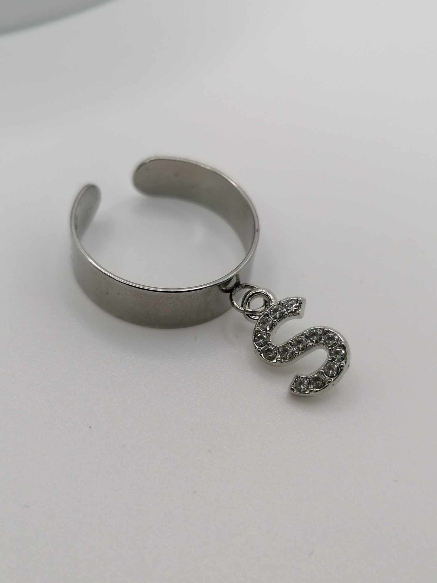 Bague Breloque Lettre personnalisé avec strass